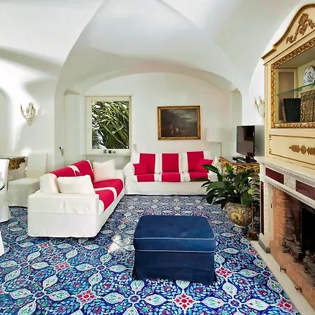 西尔维亚公寓 4*