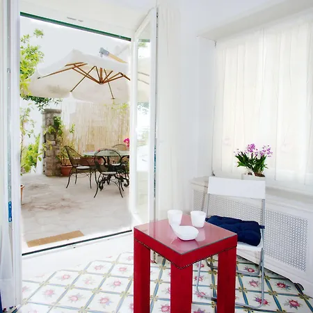 西尔维亚公寓 4*