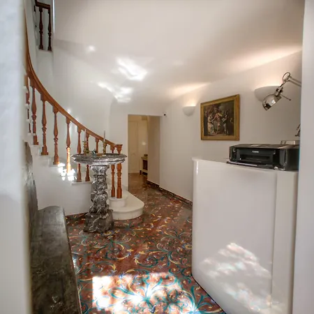 西尔维亚公寓 4*