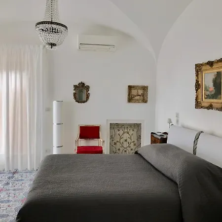 西尔维亚公寓 4* 卡普里